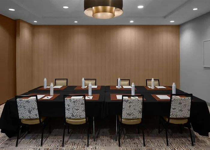 Embassy Suites By Hilton Phoenix Biltmore